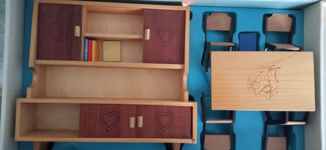 muebles de madera de casa de muñecas