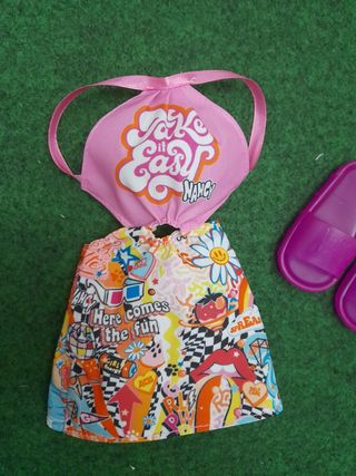 vestido y sandalias para Nancy