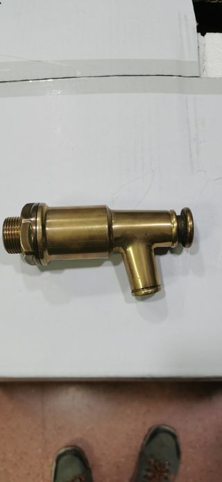 GRIFO PULSADOR FRONTAL PARA FUENTE