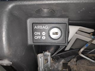 Guantera polo 9n con llave anulación airbag