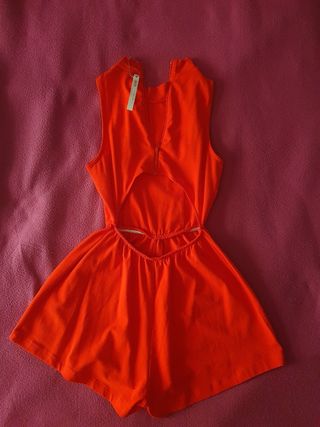 mono corto rojo