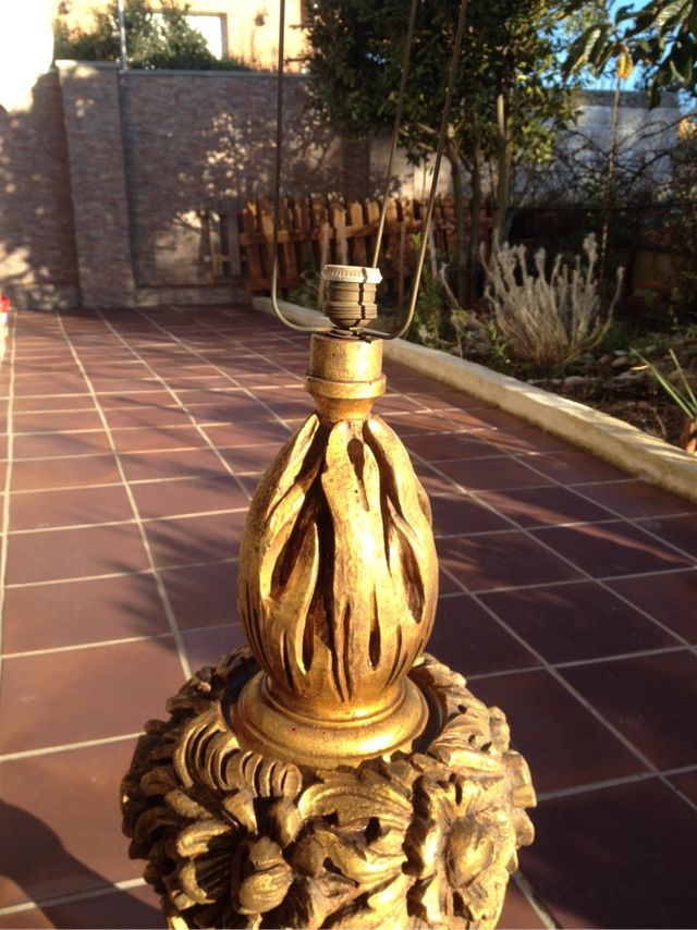 Lampara pie muy antigua