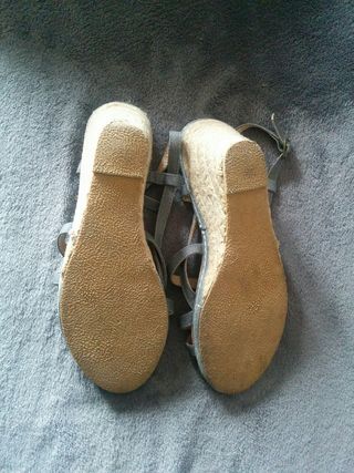sandalias esparto gris