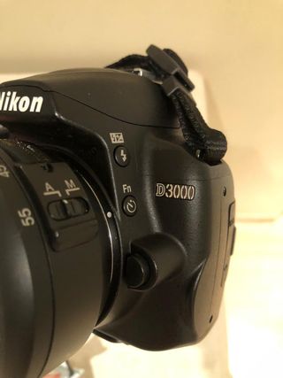 Cámara de fotos Nikon D3000/ objetivos sueltos