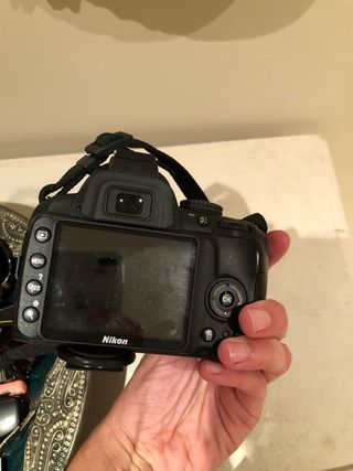 Cámara de fotos Nikon D3000/ objetivos sueltos