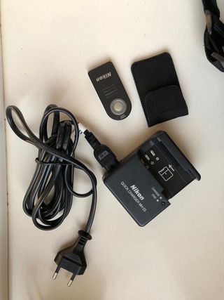 Cámara de fotos Nikon D3000/ objetivos sueltos