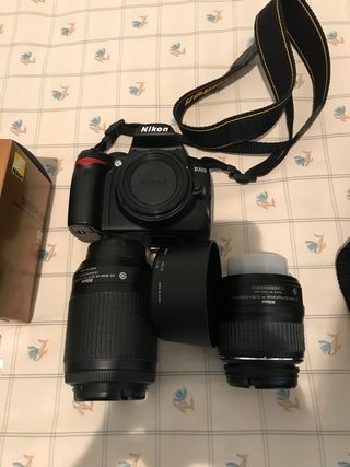 Cámara de fotos Nikon D3000/ objetivos sueltos
