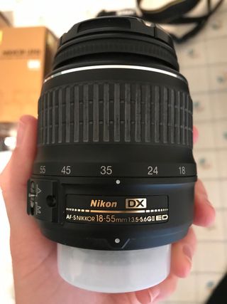 Cámara de fotos Nikon D3000/ objetivos sueltos