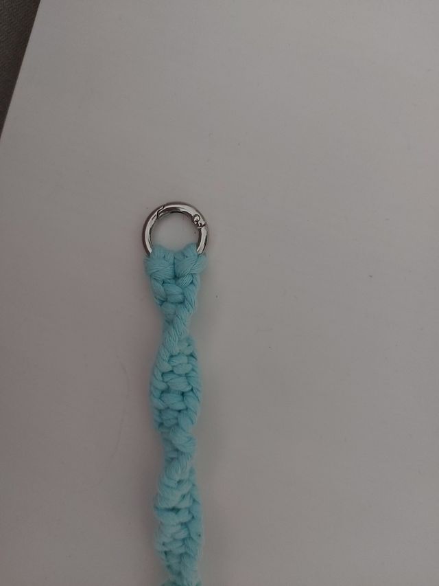 Portachiavi in macrame' fatto a mano