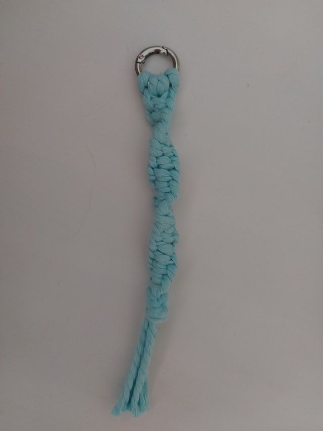 Portachiavi in macrame' fatto a mano
