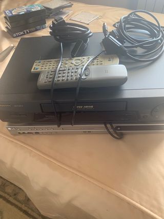 Vendo  videos vhs y dvd   regalo aparatos