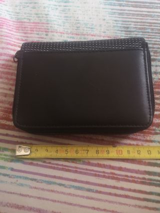 Cartera para llevar dinero, tarjetas y las llaves