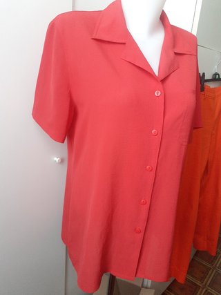 camicia rossa  51% seta spalle 44 lunghezza 68