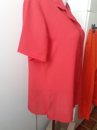 camicia rossa  51% seta spalle 44 lunghezza 68