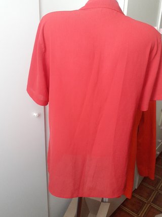 camicia rossa  51% seta spalle 44 lunghezza 68