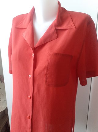 camicia rossa  51% seta spalle 44 lunghezza 68