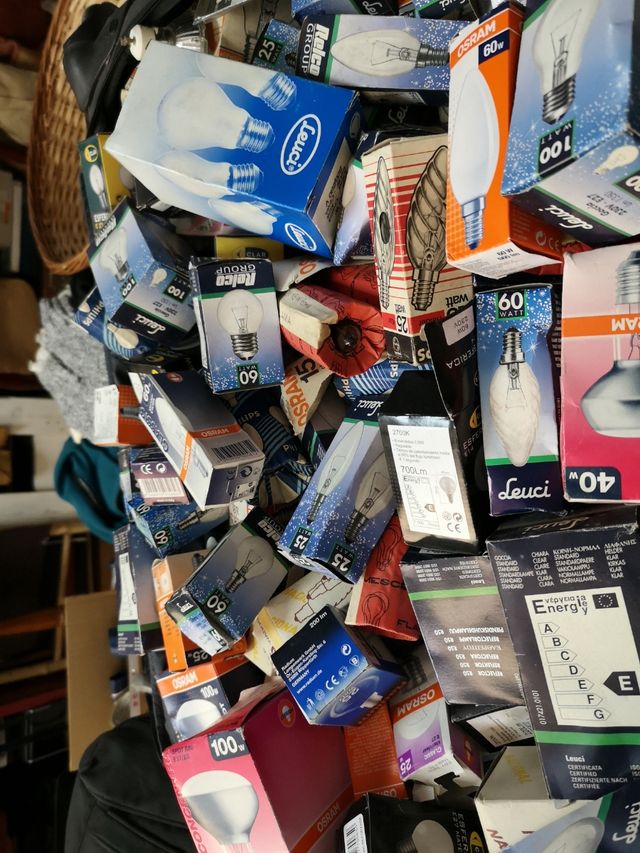 Lampadine varie x nuove di zecca, lotto circa 80!!