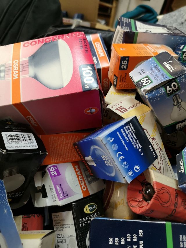 Lampadine varie x nuove di zecca, lotto circa 80!!