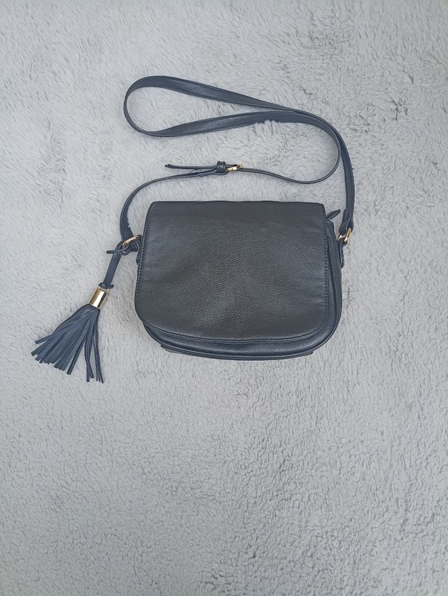 borsa a tracolla nera con ciondolo #caricaEvinci