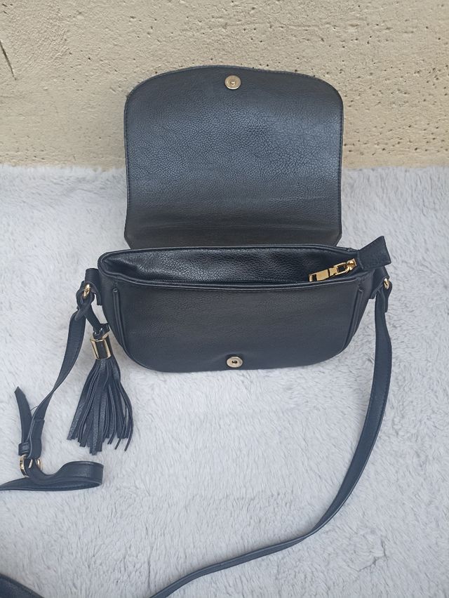 borsa a tracolla nera con ciondolo #caricaEvinci