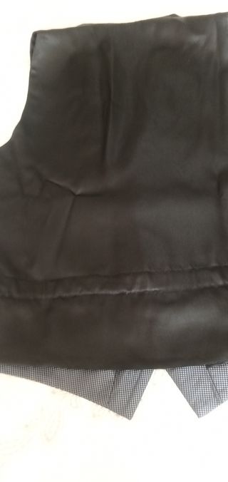 Elegante chaleco, corbata y pañuelo