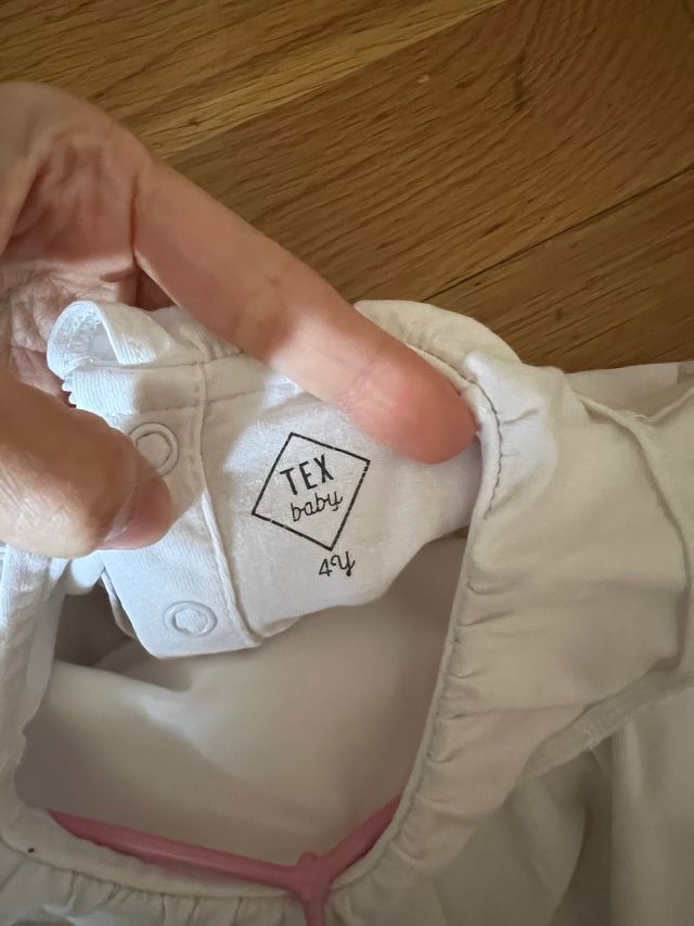 Camiseta blanca cuello volante 4 años