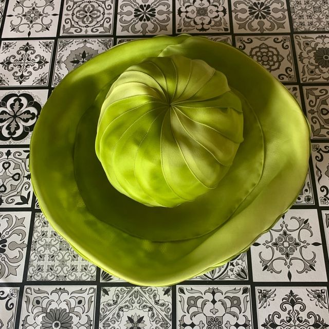 Cappello da cerimonia in seta verde menta