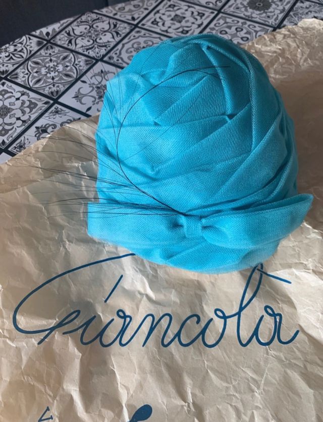 Cappello da cerimonia turchese