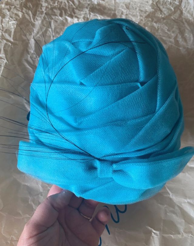 Cappello da cerimonia turchese