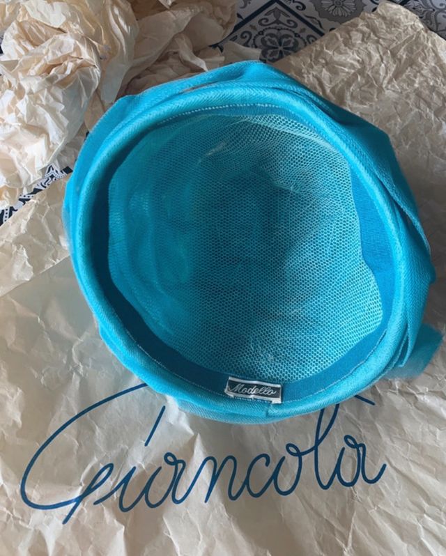 Cappello da cerimonia turchese