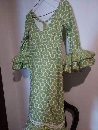 Traje de flamenca mujer. Feria. Romerías