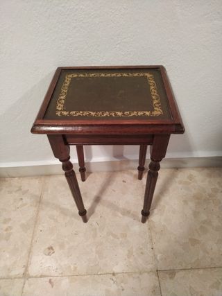 Preciosa mesilla de teléfono