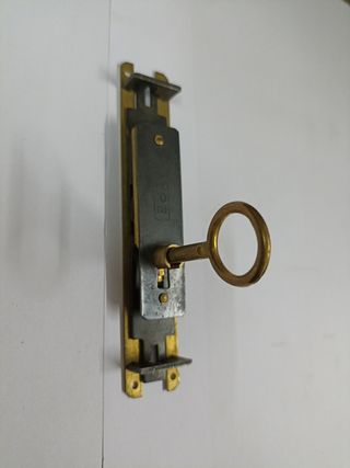 Cerradura antigua de embutir de doble cierre