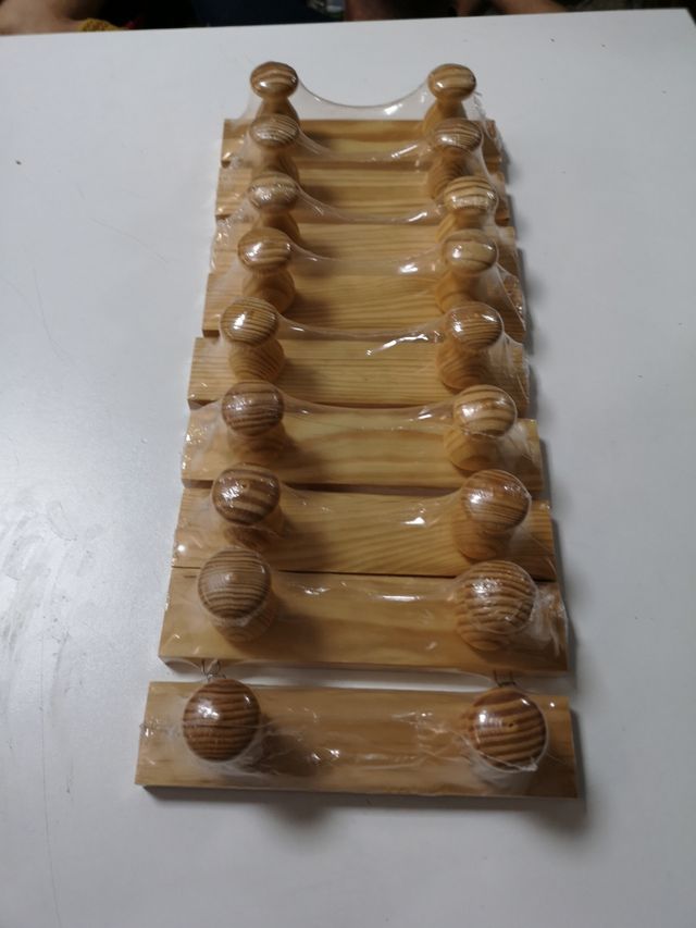 9 appendini in legno da 2 unità, nuovi!!