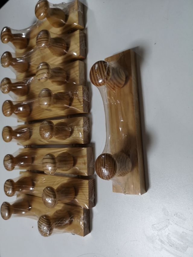 9 appendini in legno da 2 unità, nuovi!!