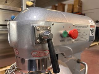 OFERTA!batidora Amasadora 20L NUEVA a estrenar