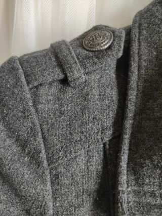 Abrigo corto tipo cazadora gris paño