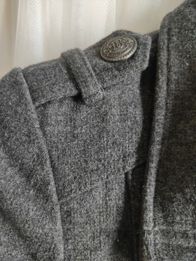 Abrigo corto tipo cazadora gris paño