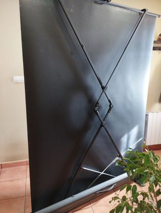 Pantalla de proyección Celexon ultra móvil PLW-160