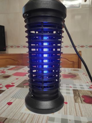 Lámpara matainsectos