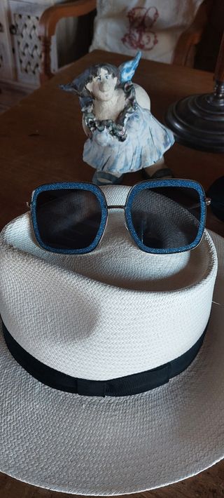 gafas de sol azules