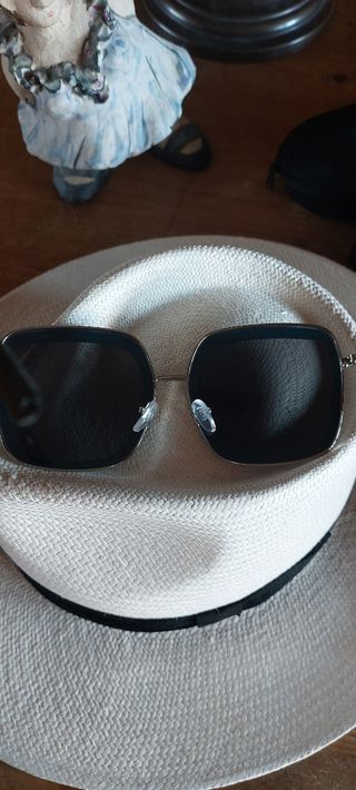 gafas de sol azules