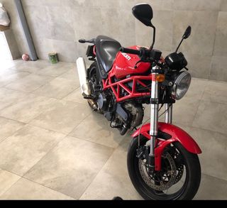 Ducati Monster 695