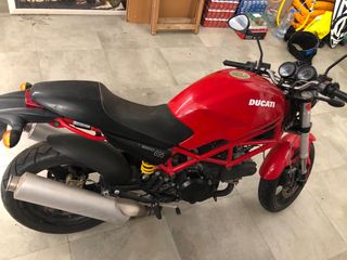 Ducati Monster 695