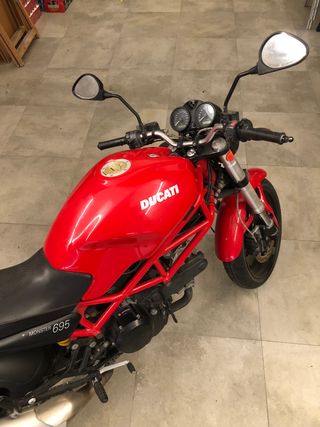 Ducati Monster 695