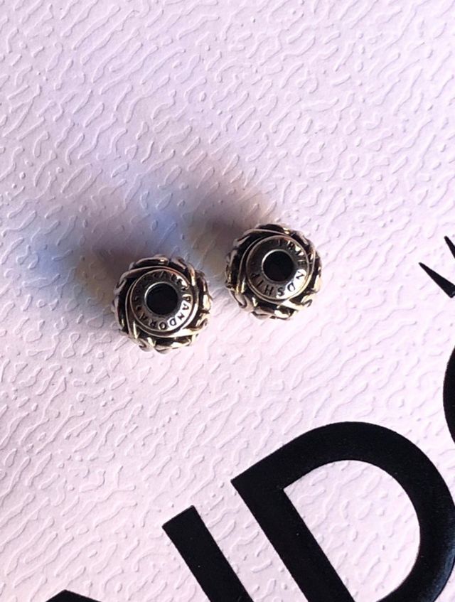 1 charm Pandora essence