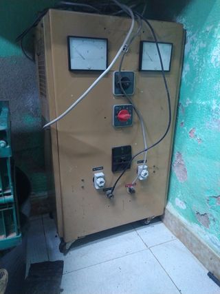 cargador de baterías antiguo