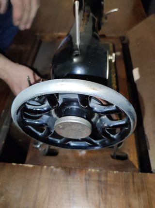 Maquina coser Alfa con mueble