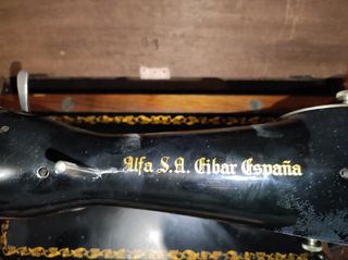 Maquina coser Alfa con mueble