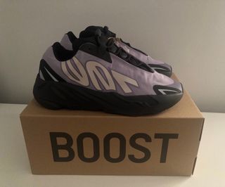 Adidas Yeezy 700 mnvn 